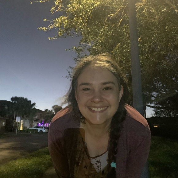 Alyssa is going live! Like this listing to be notified! - Picture 3 of 4